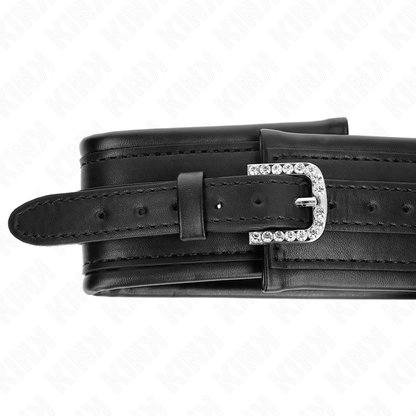 KINK - HALSKETTING MET GLANZENDE GESP EN RIEM 65 CM 48.5 CM X 5.3 CM