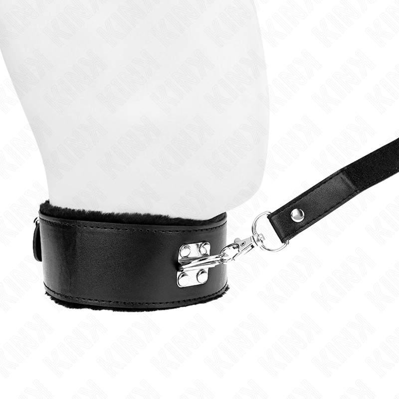 KINK - HALSBAND MET LEIDSEL 116 CM EN ZILVEREN STUDS MODEL 4 ZWART VERSTELBAAR 40-48 CM X 6 CM