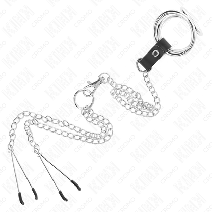 KINK - TRIPLE CHROME METALEN PENISRING 3.8 CM TOT 5 CM MET 26 CM METALEN KETTING EN TEPELKLEMMEN MODEL 2